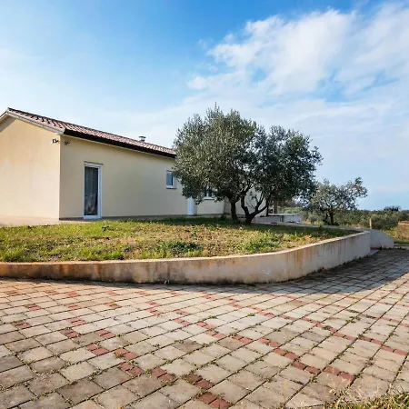 Dainty Holiday In Novigrad With Private Swimming Pool Casa de Férias