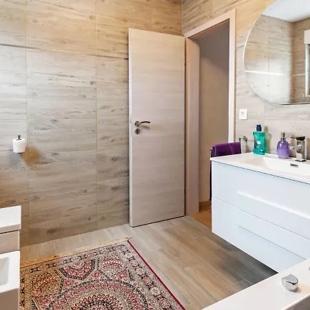Casa de Férias Dainty Holiday In Novigrad With Private Swimming Pool Novigrad Istria