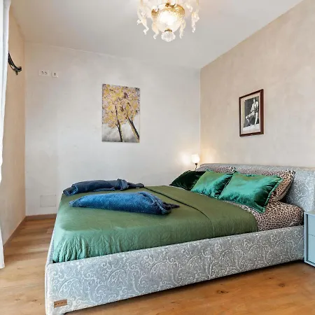 Casa de Férias Dainty Holiday In Novigrad With Private Swimming Pool *