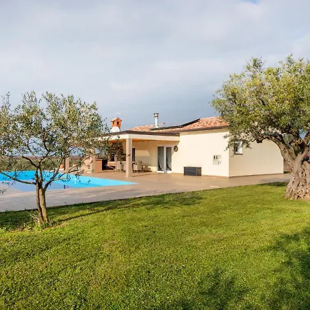 Dainty Holiday In Novigrad With Private Swimming Pool Casa de Férias
