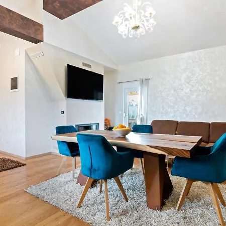 Dainty Holiday In Novigrad With Private Swimming Pool Casa de Férias